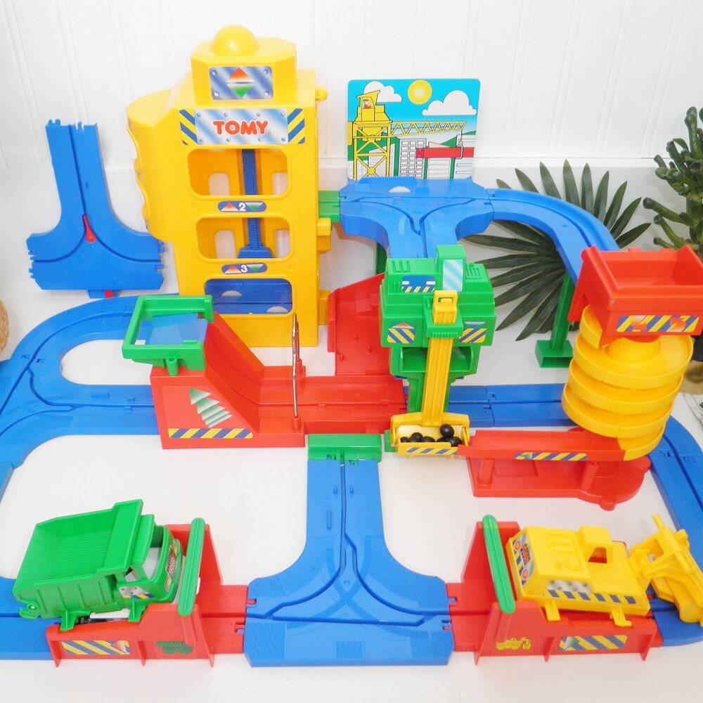 Vintage 1997 Tomy Big Big Loader Construction Pretend Play Motorized Toy 1990s